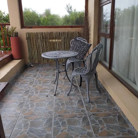 A1 Kynaston Self Catering Or Bed And Breakfast Jeffreys Bay Exterior photo
