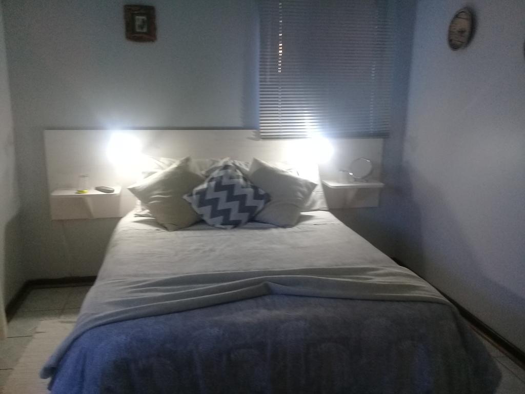 A1 Kynaston Self Catering Or Bed And Breakfast Jeffreys Bay Exterior photo