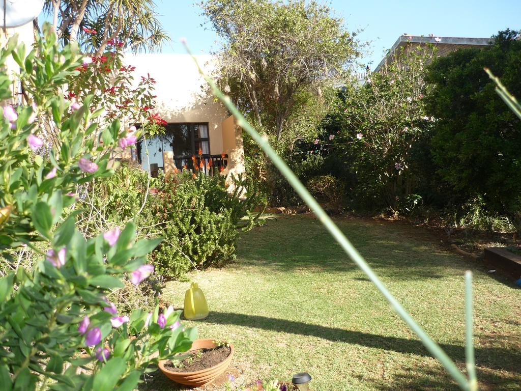 A1 Kynaston Self Catering Or Bed And Breakfast Jeffreys Bay Exterior photo